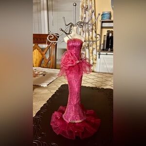 Elegant Pink Jewelry Holder